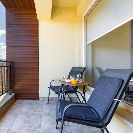 Апартамент Spacious 2br Zadruga South