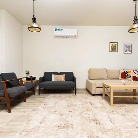 Апартамент Spacious 2br Zadruga South