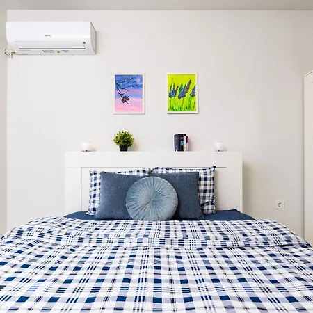 Апартамент Spacious 2br Zadruga South