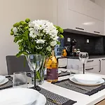 Spacious 2br Zadruga South Διαμέρισμα