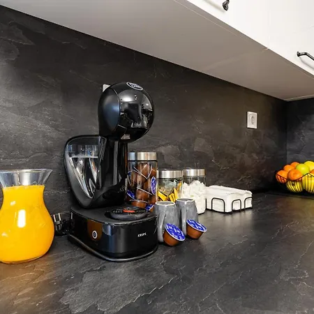 Spacious 2br Zadruga South Διαμέρισμα *